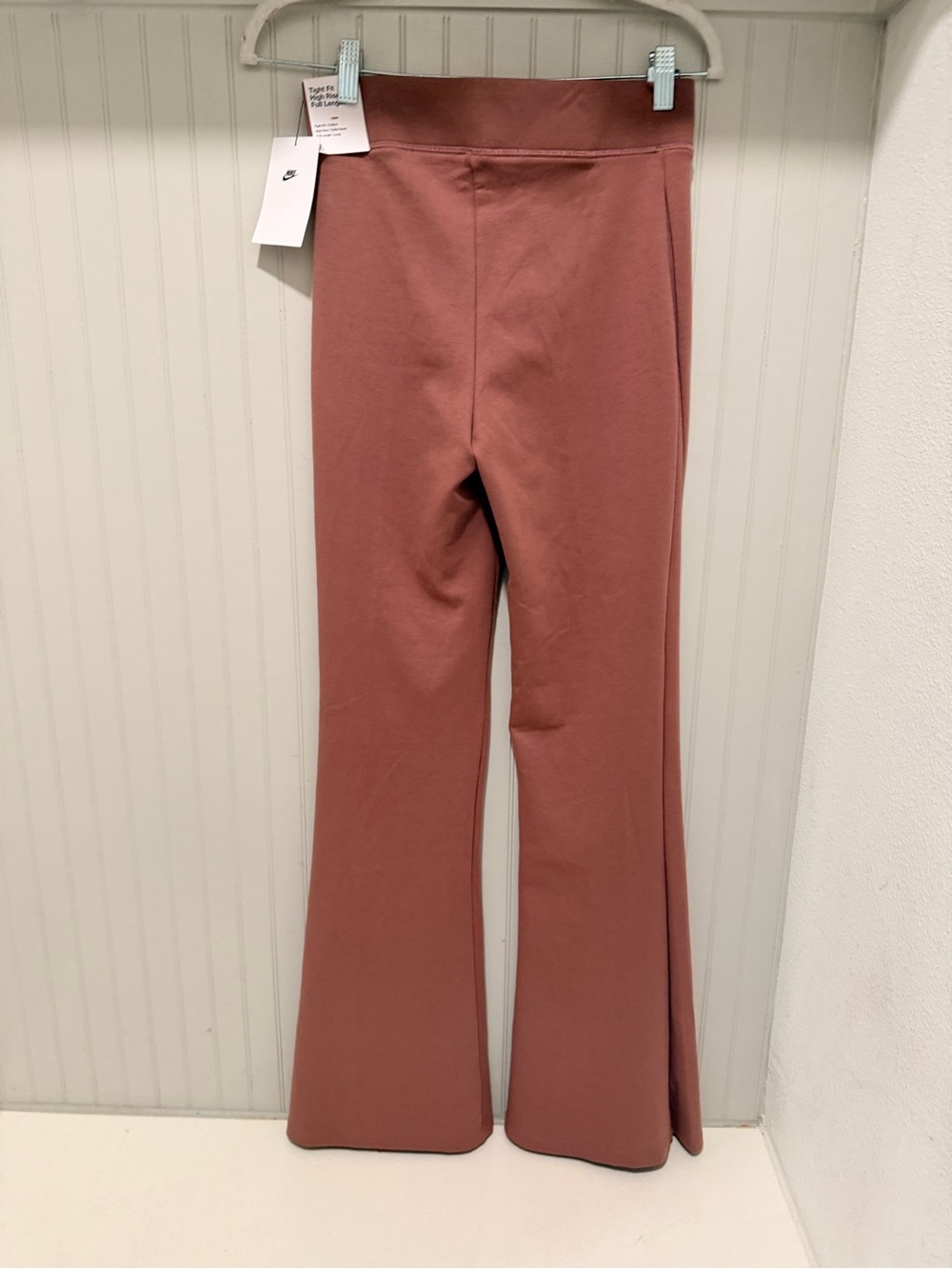 Nike Air high waisted flared leggings in smokey mauve - Picture 7 of 7
